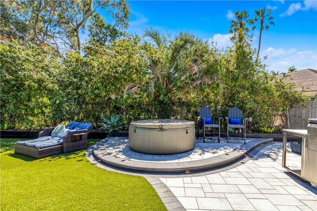 802 Avenida Presidio