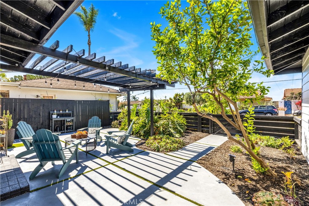 802 Avenida Presidio