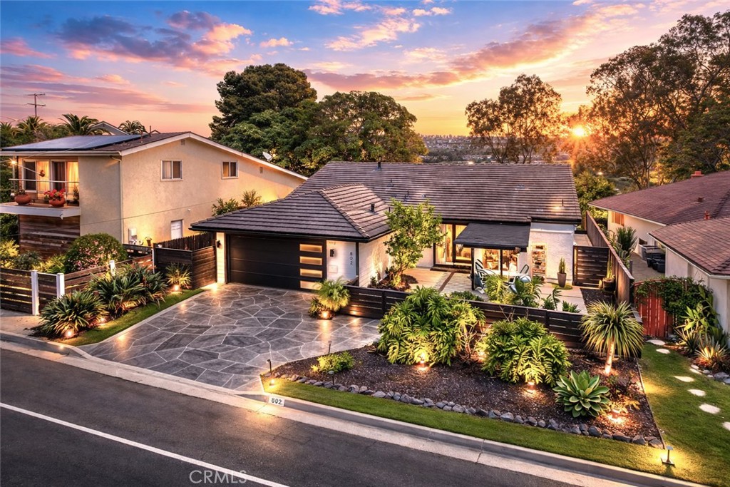 802 Avenida Presidio