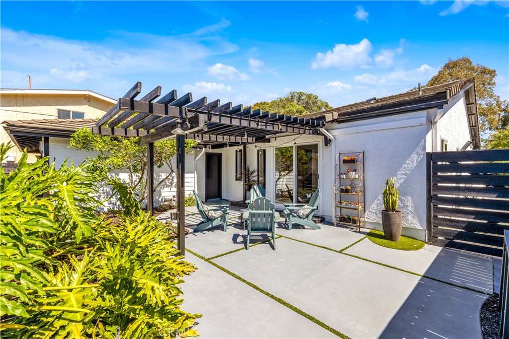 802 Avenida Presidio