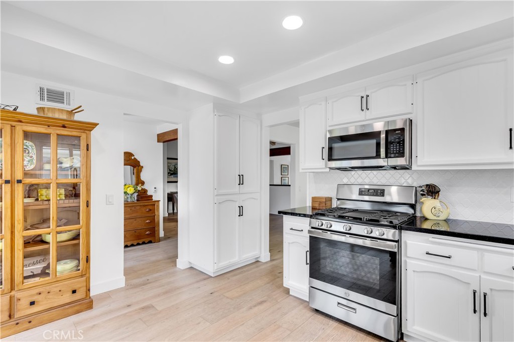 802 Avenida Presidio