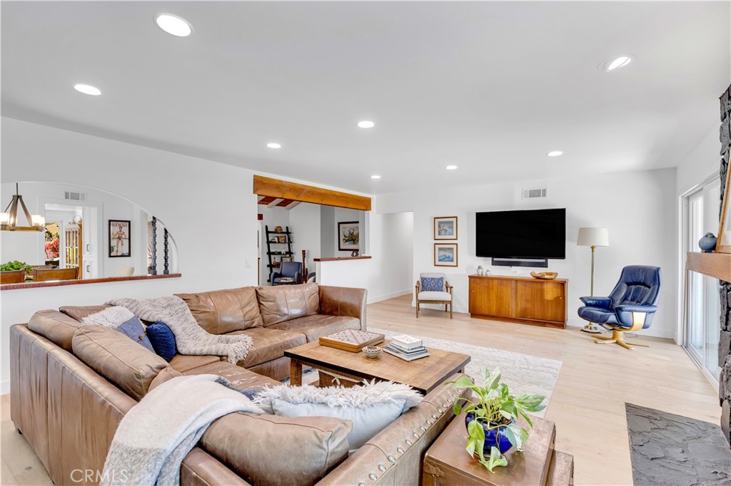 802 Avenida Presidio