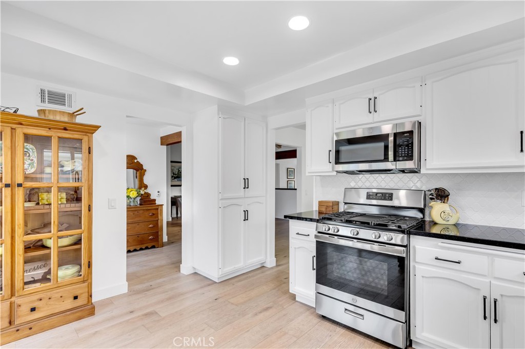 802 Avenida Presidio