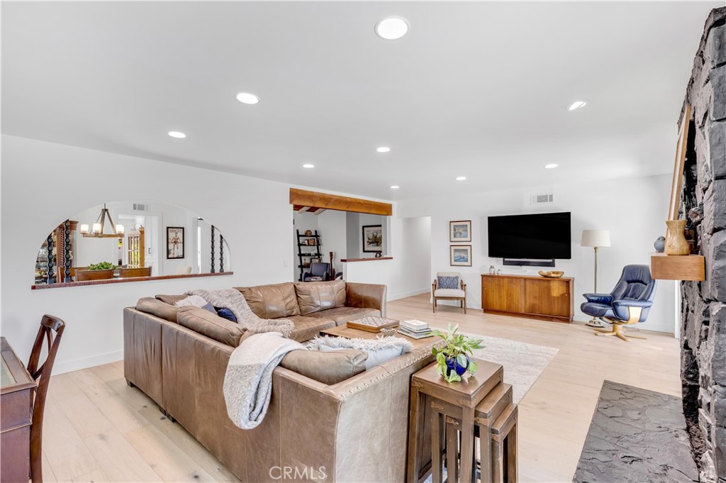 802 Avenida Presidio