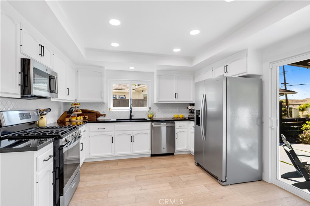 802 Avenida Presidio