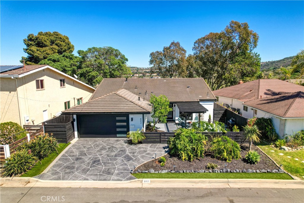 802 Avenida Presidio