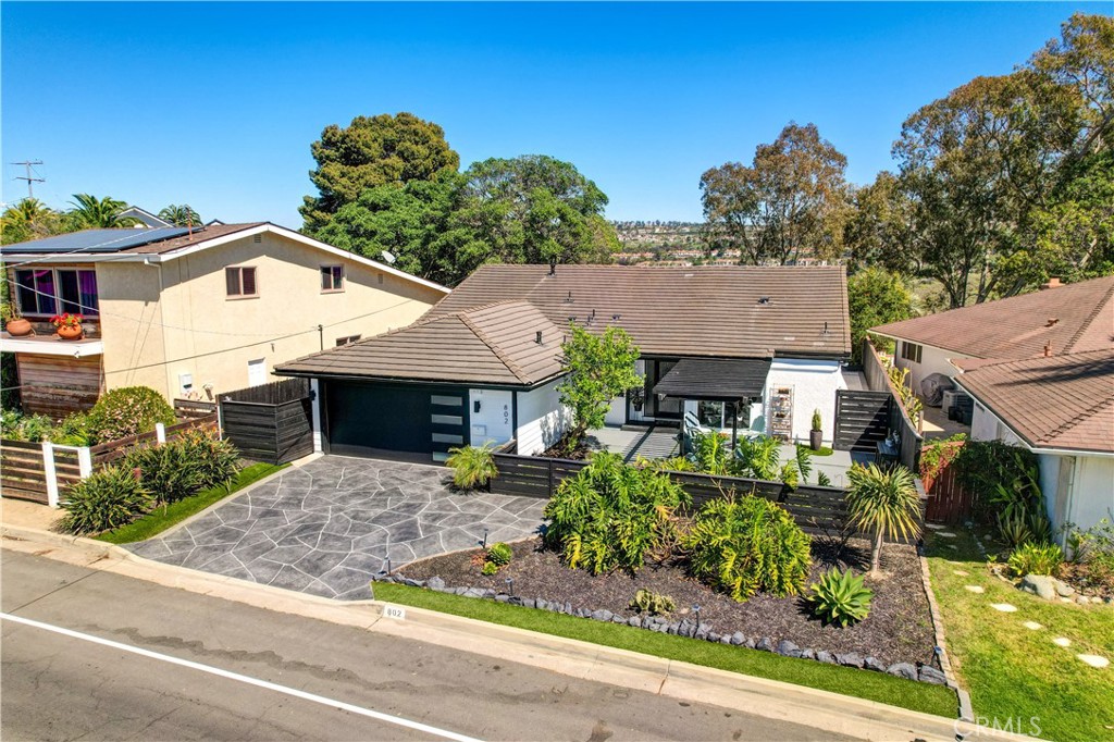 802 Avenida Presidio