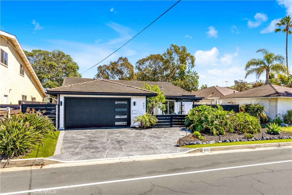 802 Avenida Presidio