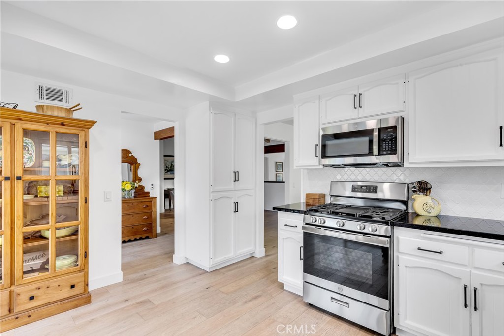 802 Avenida Presidio