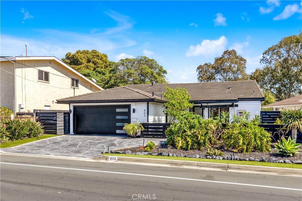 802 Avenida Presidio