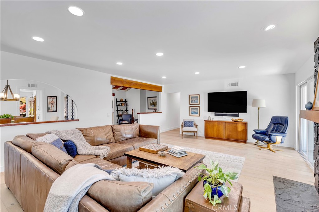 802 Avenida Presidio