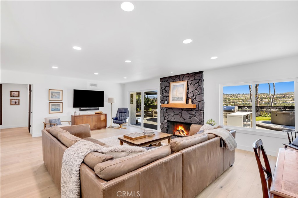 802 Avenida Presidio