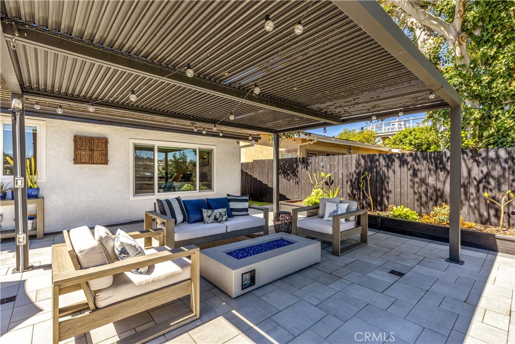 802 Avenida Presidio