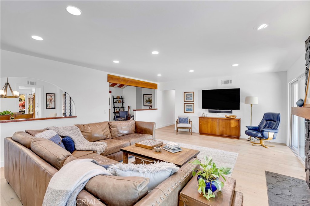 802 Avenida Presidio