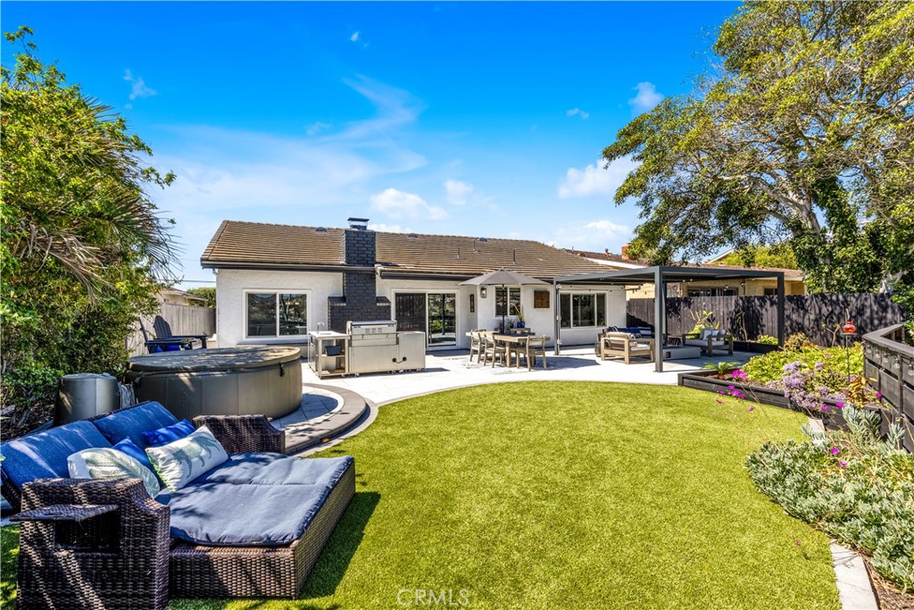 802 Avenida Presidio