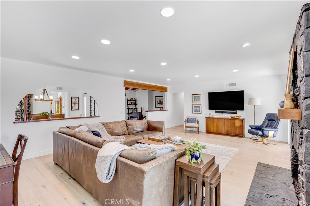 802 Avenida Presidio