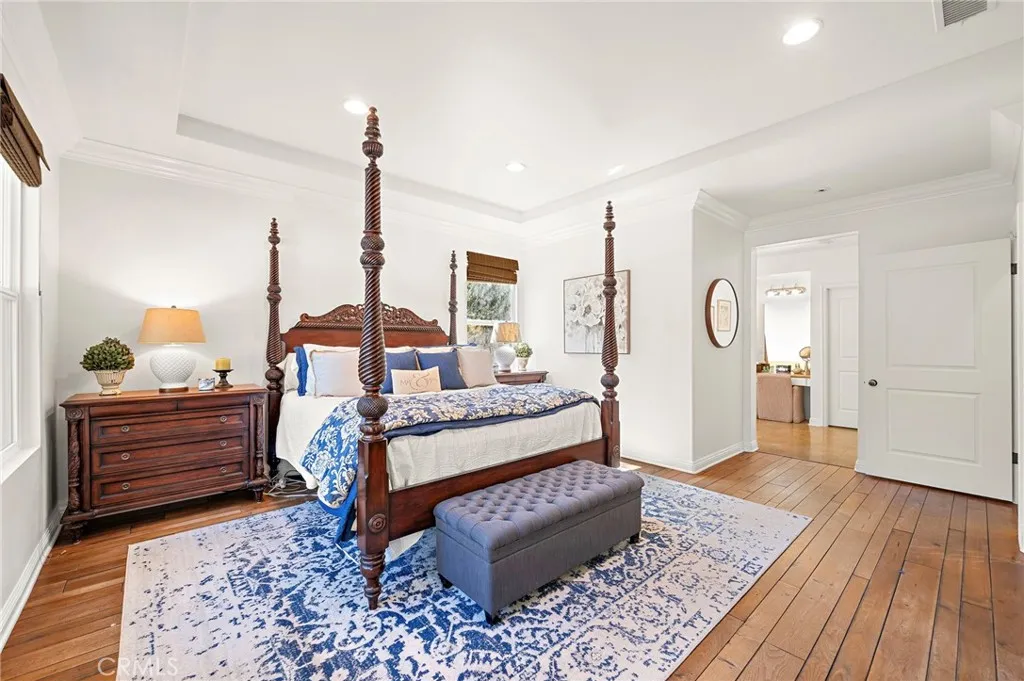 2290 Redwood
