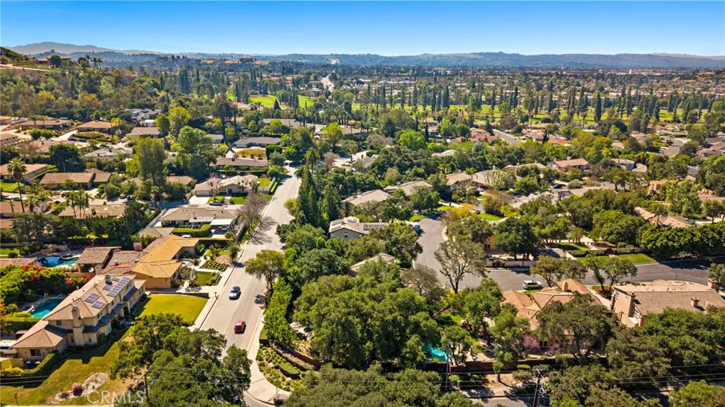 2290 Redwood