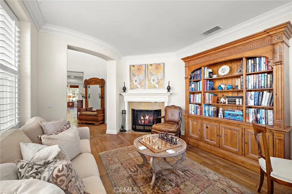 2290 Redwood