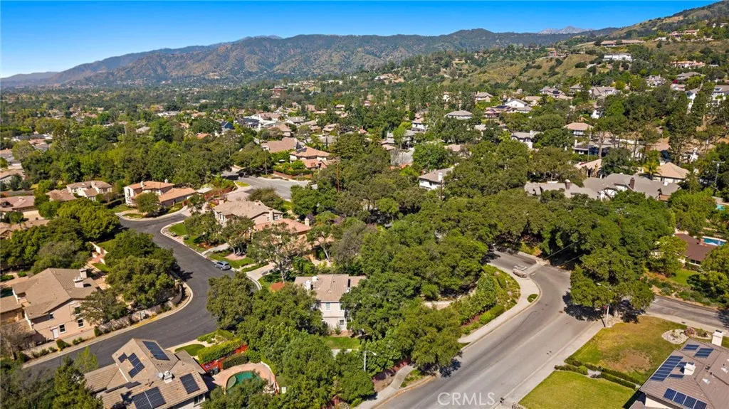 2290 Redwood