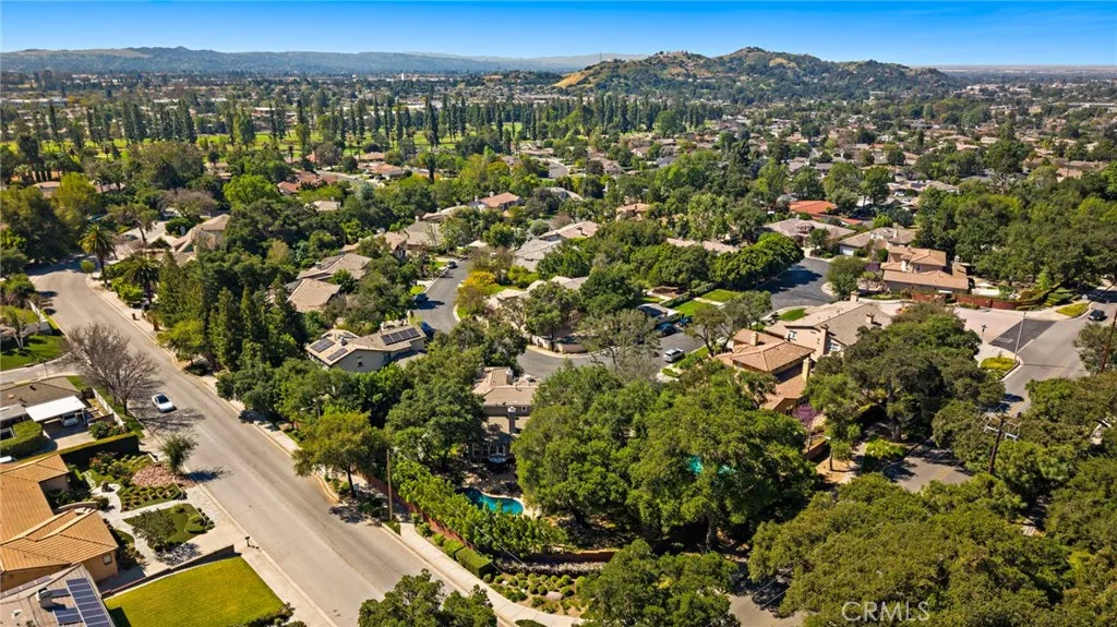 2290 Redwood