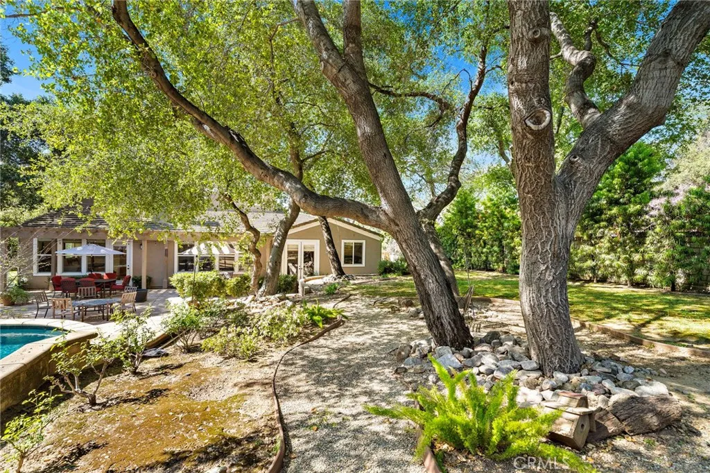 2290 Redwood