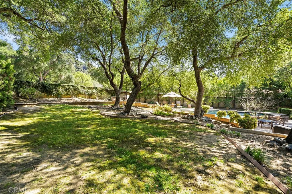 2290 Redwood
