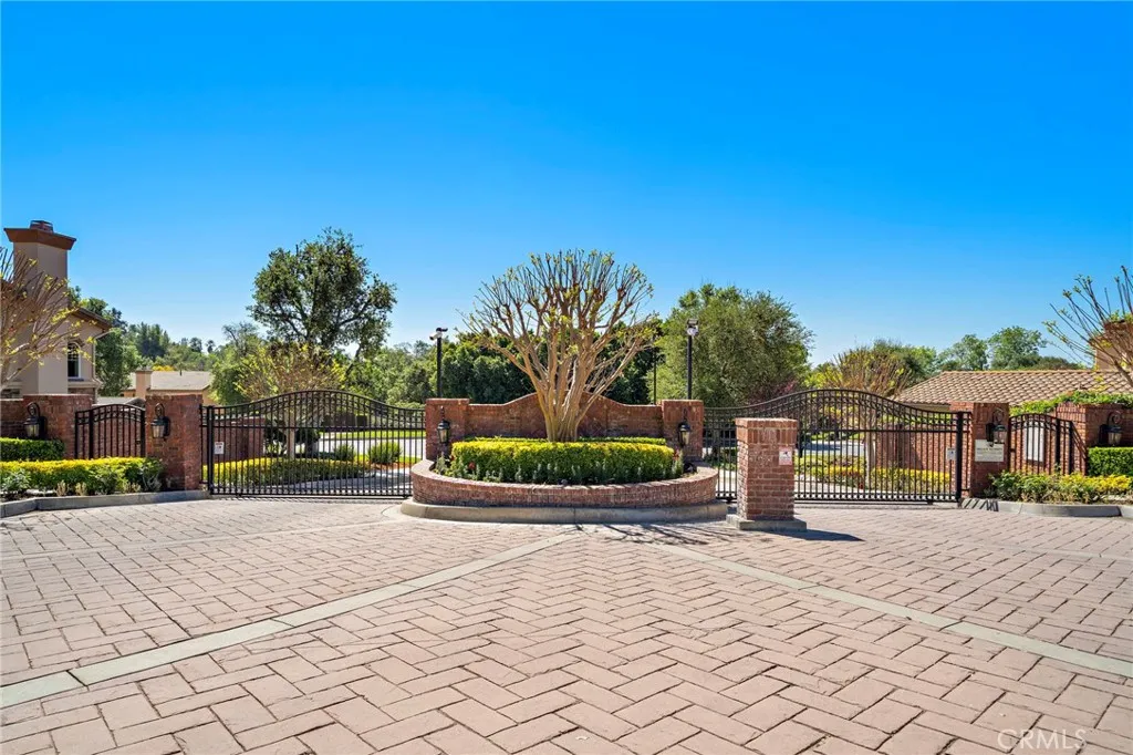 2290 Redwood
