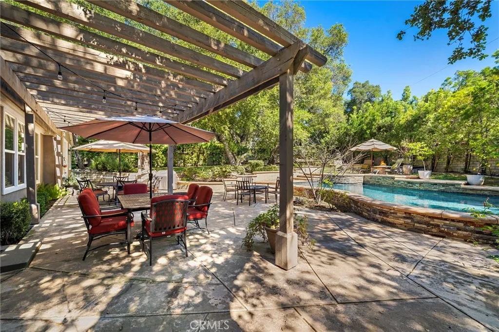 2290 Redwood