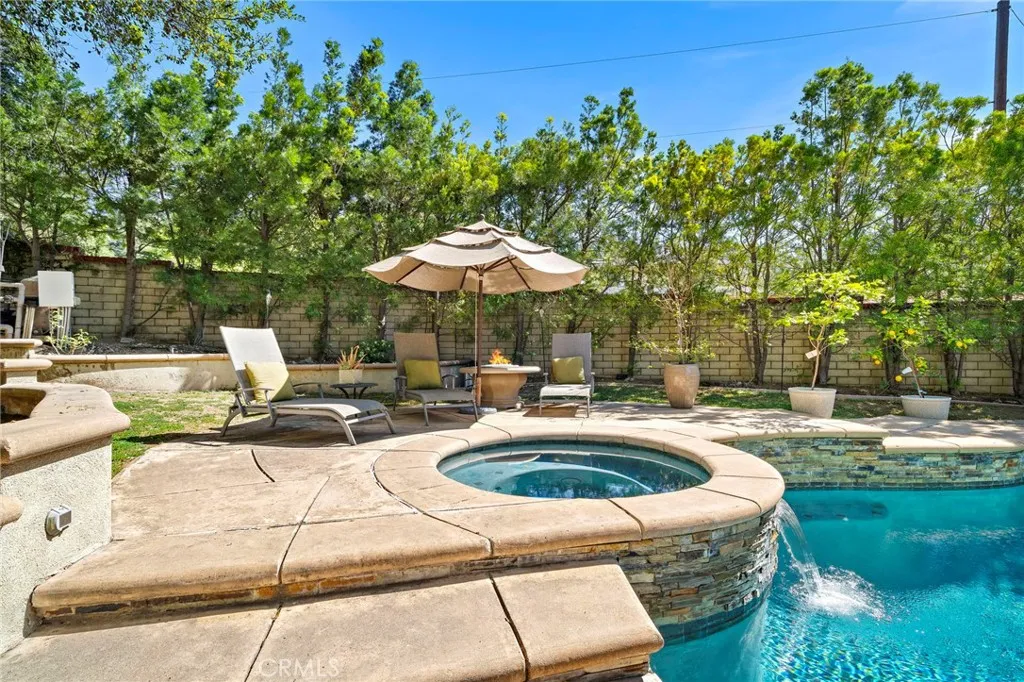 2290 Redwood