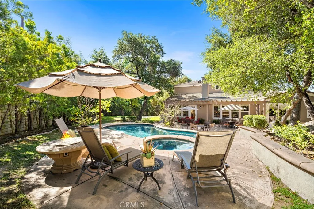 2290 Redwood