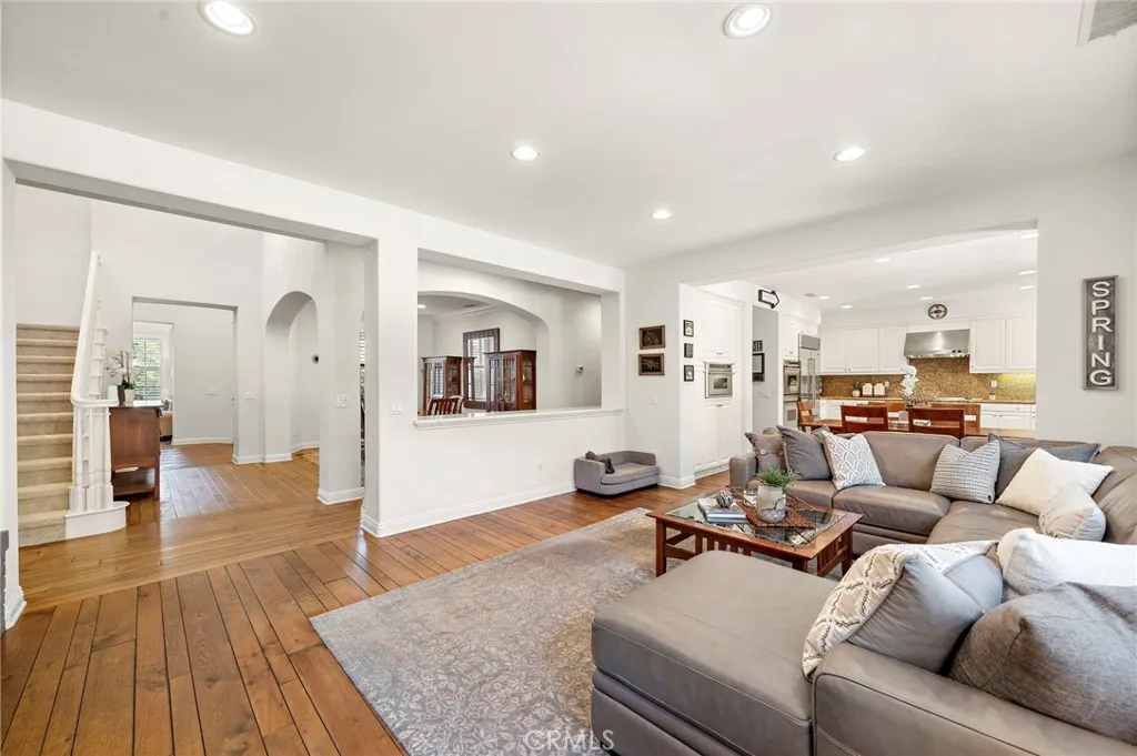 2290 Redwood