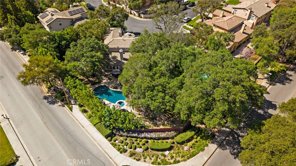 2290 Redwood