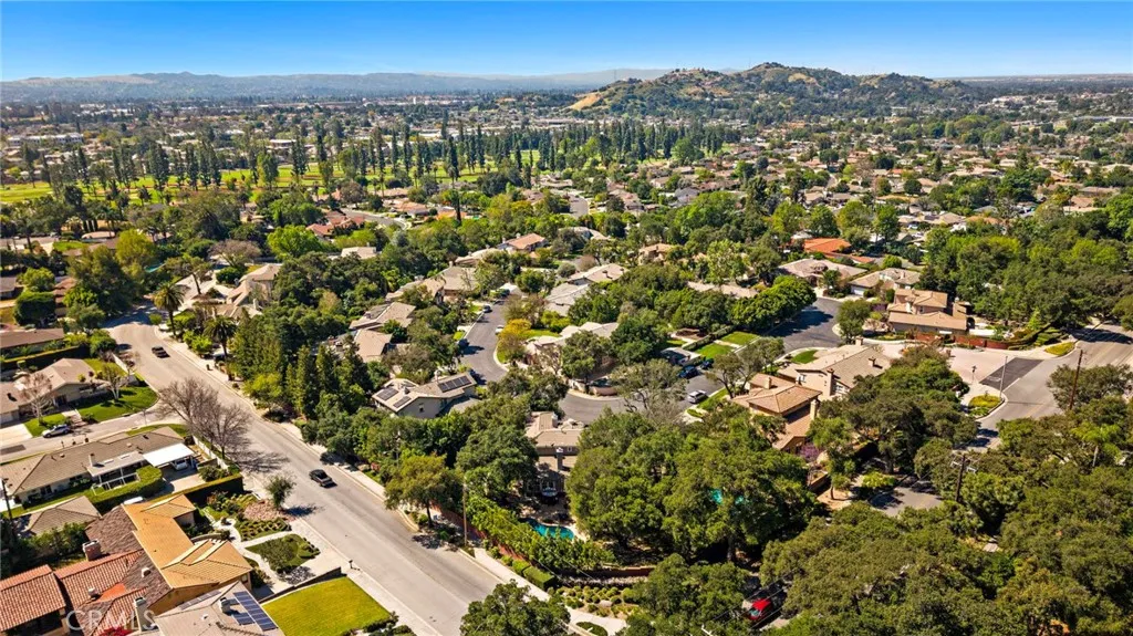 2290 Redwood
