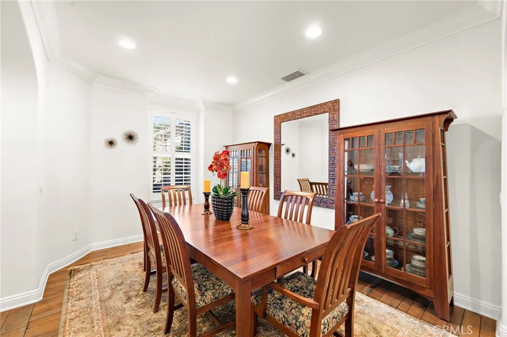 2290 Redwood