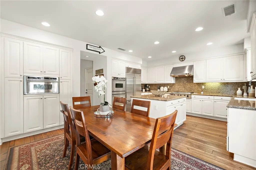 2290 Redwood