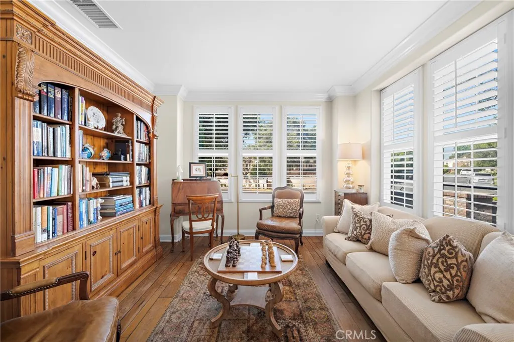 2290 Redwood