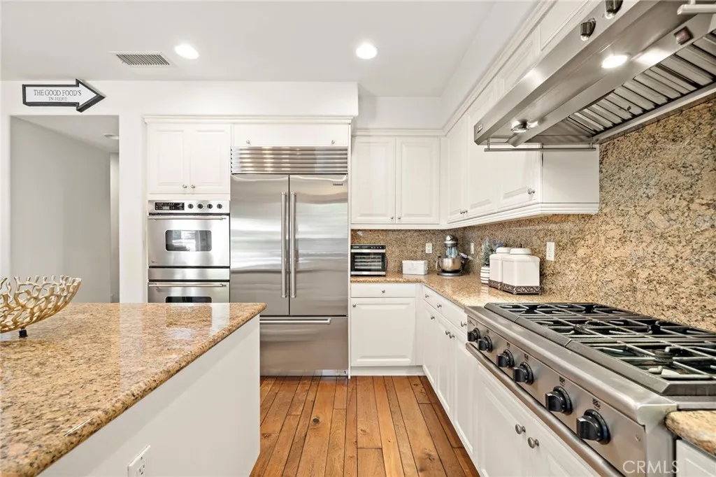 2290 Redwood