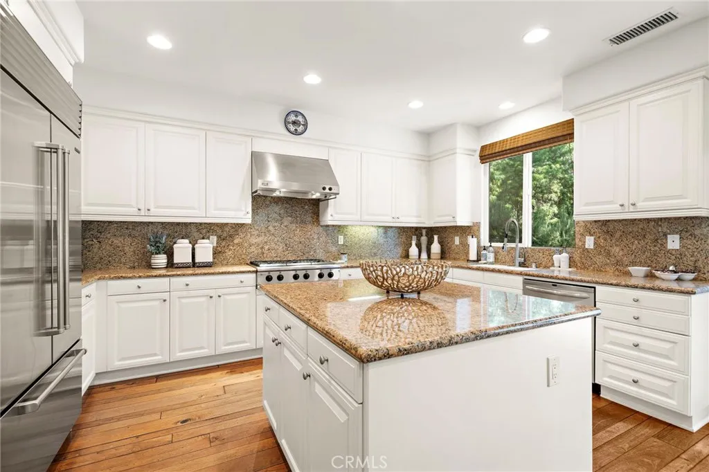 2290 Redwood