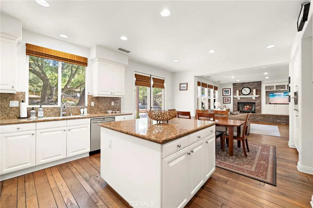 2290 Redwood