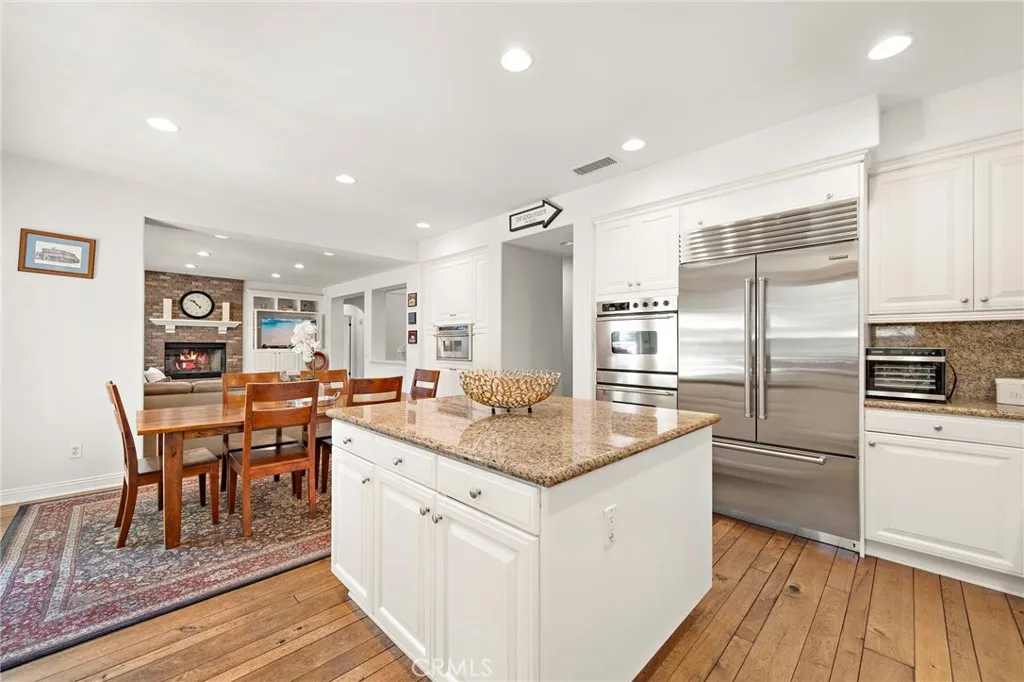 2290 Redwood