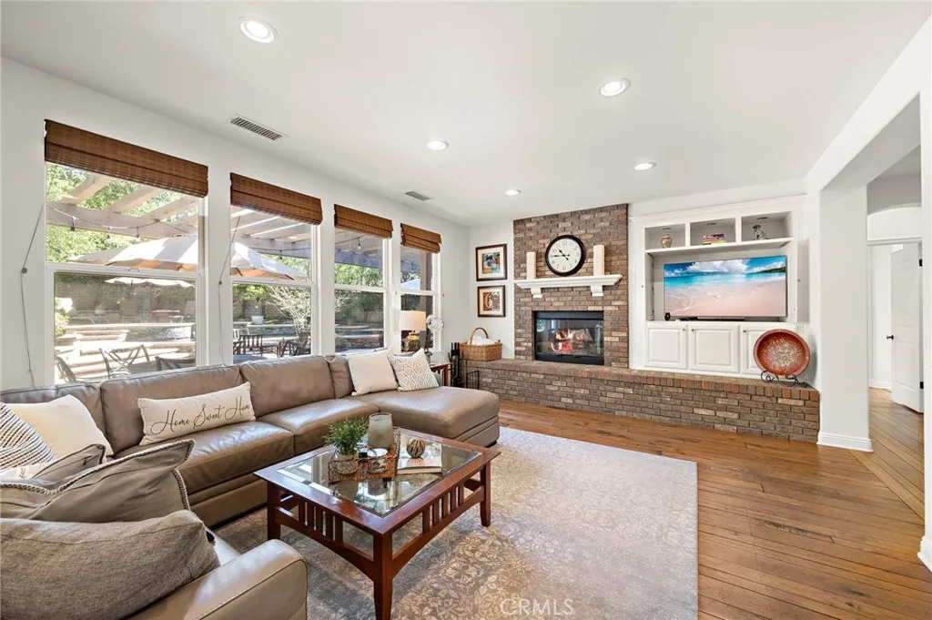 2290 Redwood