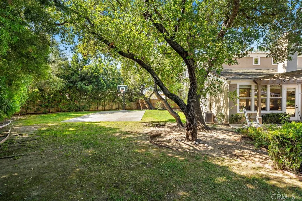 2290 Redwood