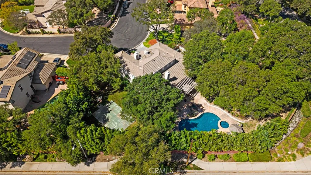2290 Redwood