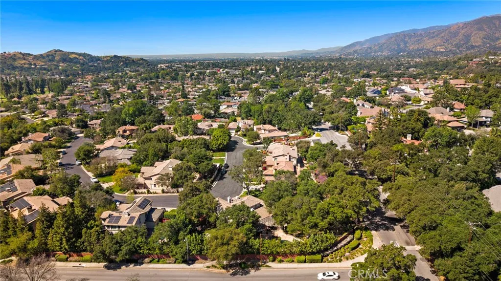 2290 Redwood