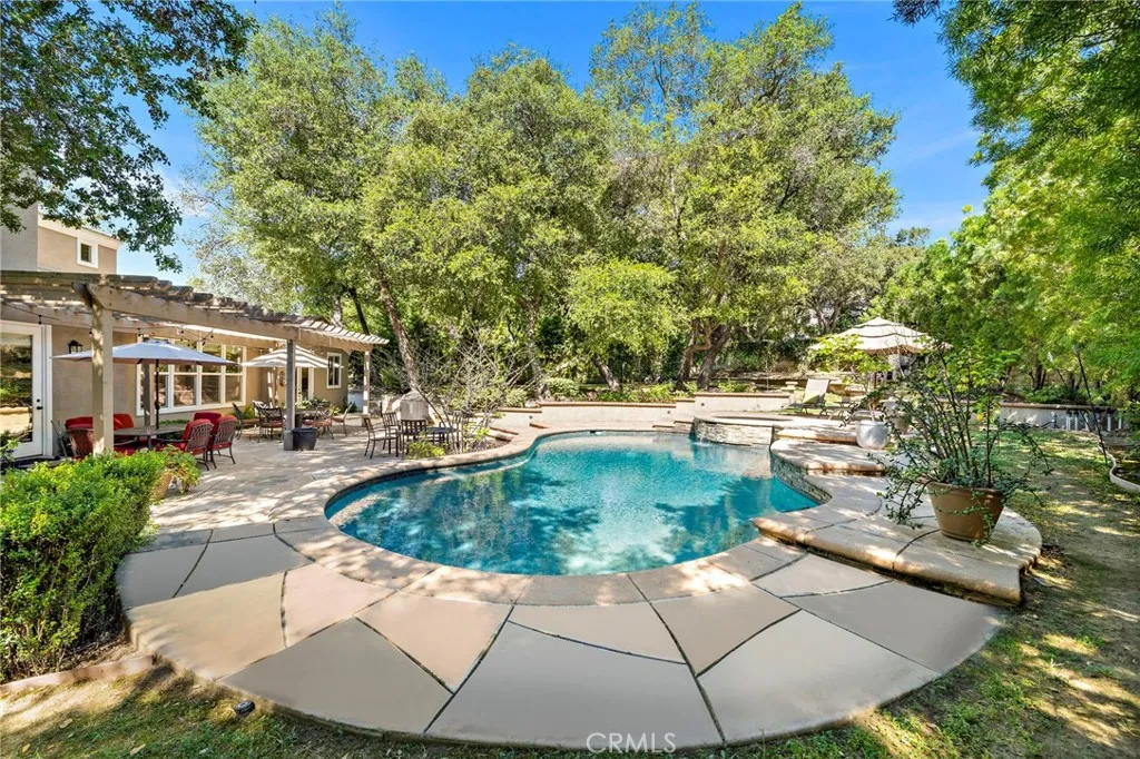 2290 Redwood