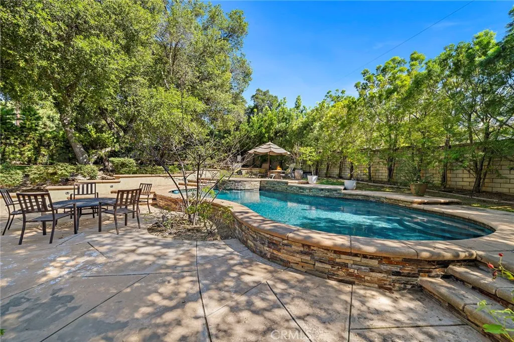 2290 Redwood