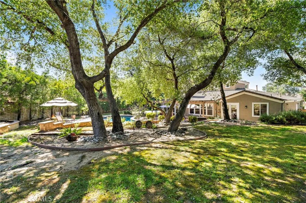 2290 Redwood