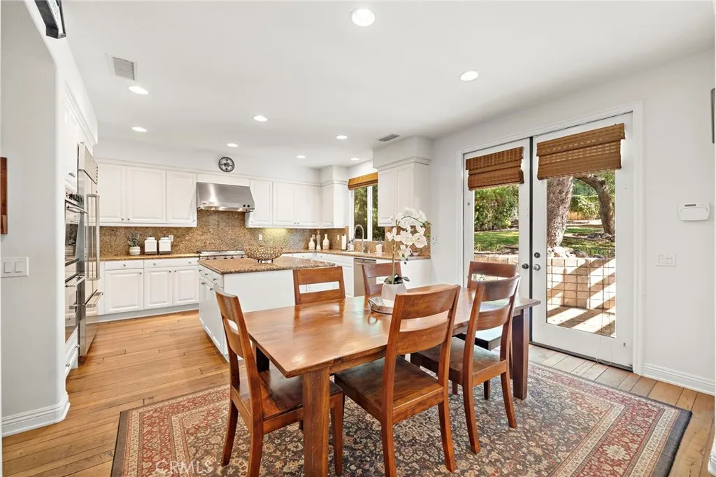 2290 Redwood