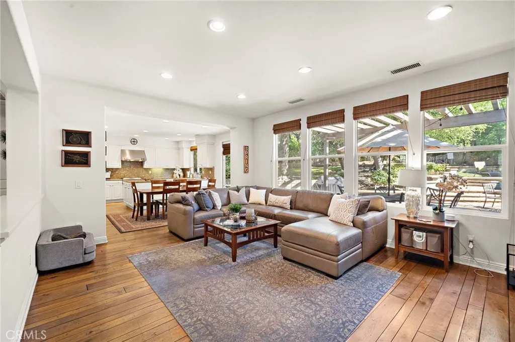 2290 Redwood